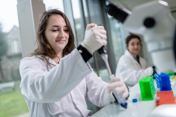 Formation Bac+3 Licence Pro Innovation et Plateformes Biotechnologiques - Ecole Isffel Bretagne